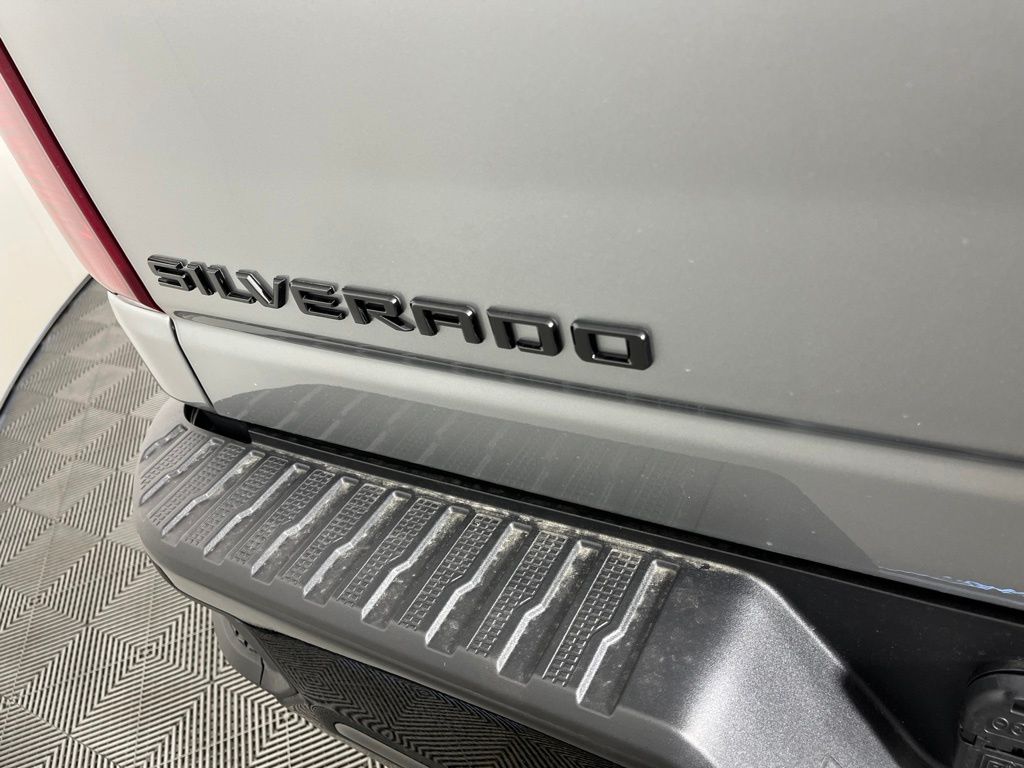 Thumbnail: 2026 Chevrolet Silverado 2500 - 26