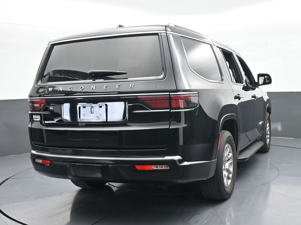 Used 2024 Diamond Black Crystal Pearlcoat Jeep Base image 5