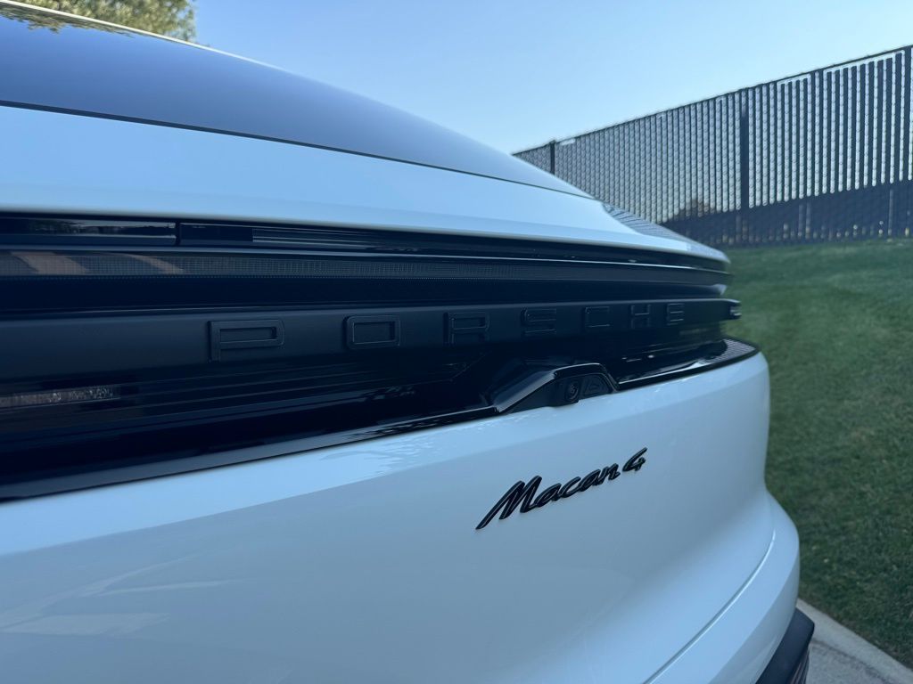 2024 Porsche Macan T 7