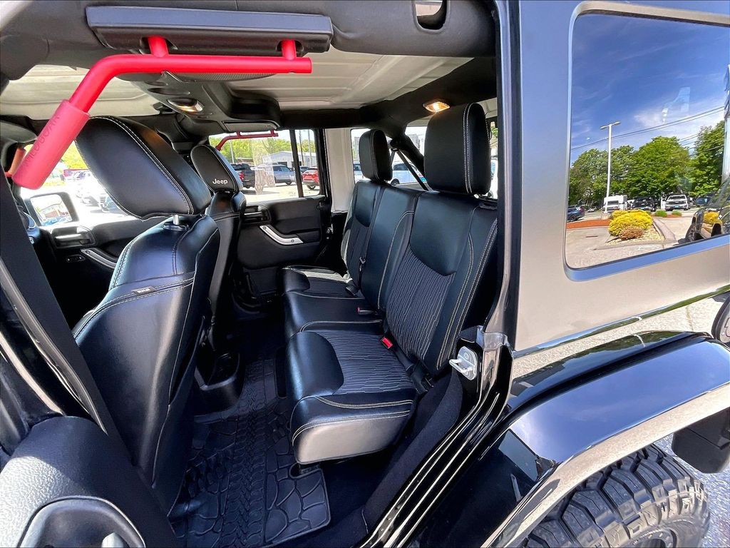 2015 Jeep Wrangler — photo 15