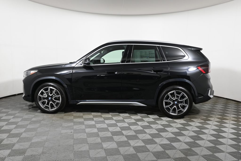 Thumbnail: 2027 BMW X1 - 2