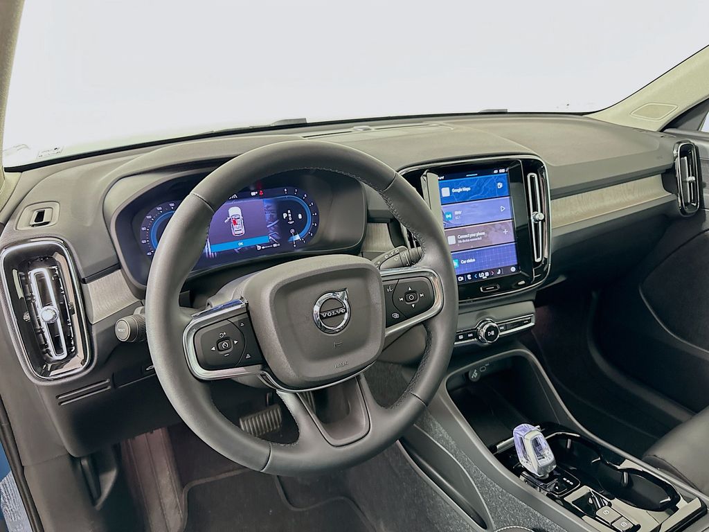 2023 Volvo XC40 B5 Plus 9