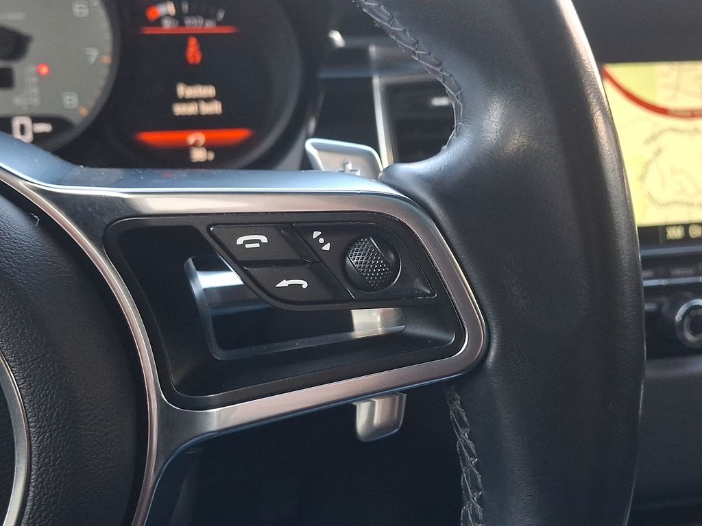 Thumbnail: 2016 Porsche Macan - 23
