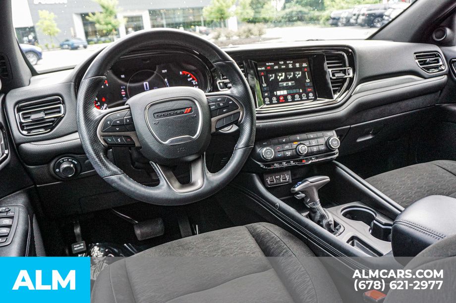 Used 2023 Black Dodge SXT image 27
