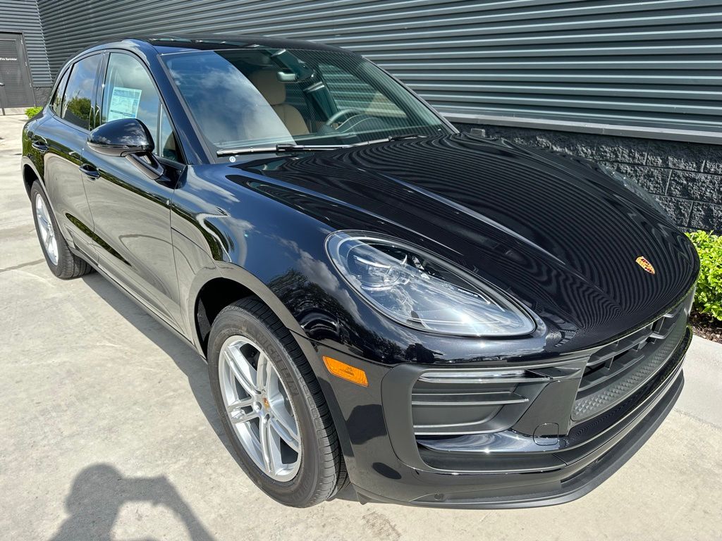Thumbnail: 2025 Porsche Macan - 10