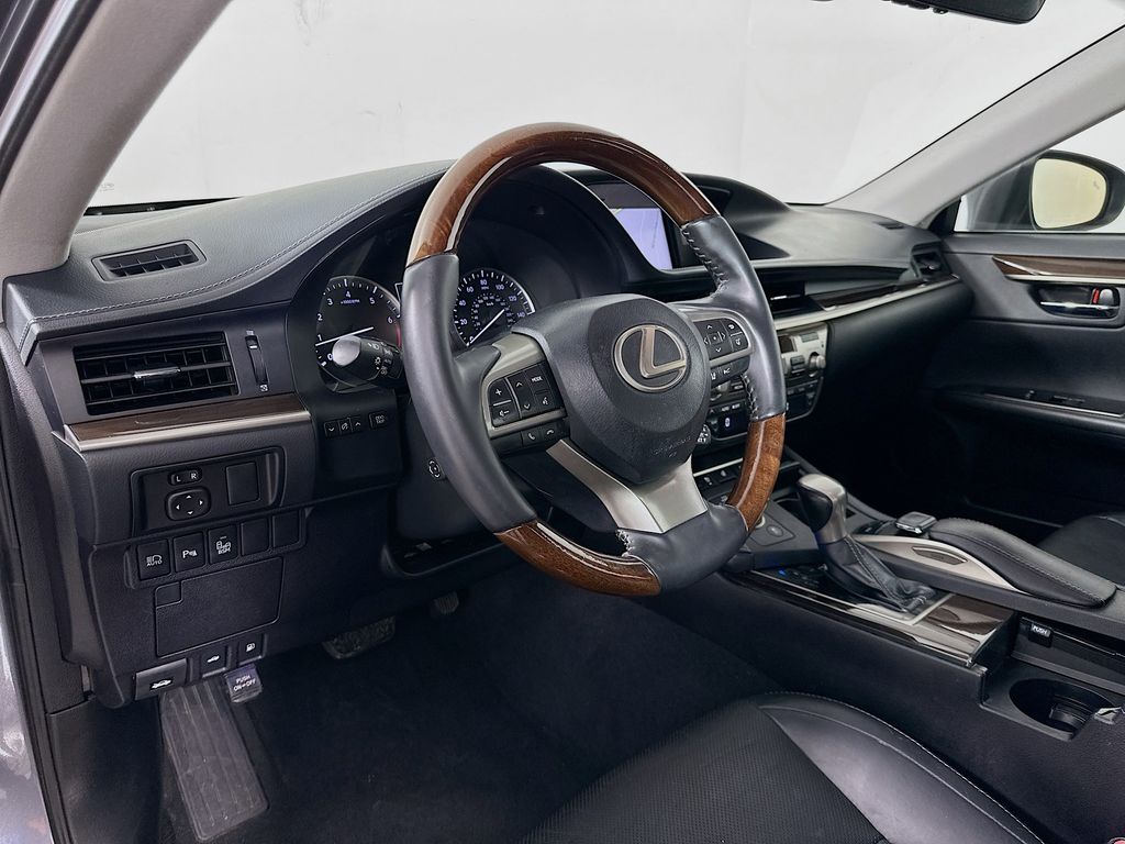 Thumbnail: 2017 Lexus ES - 9