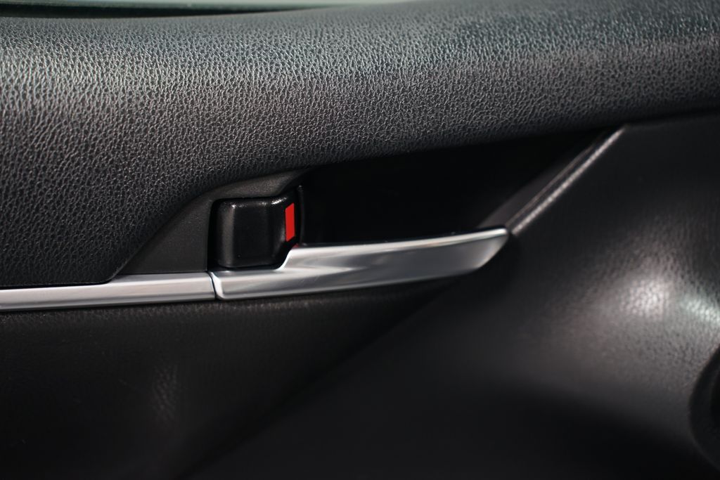2021 Toyota Camry SE 29