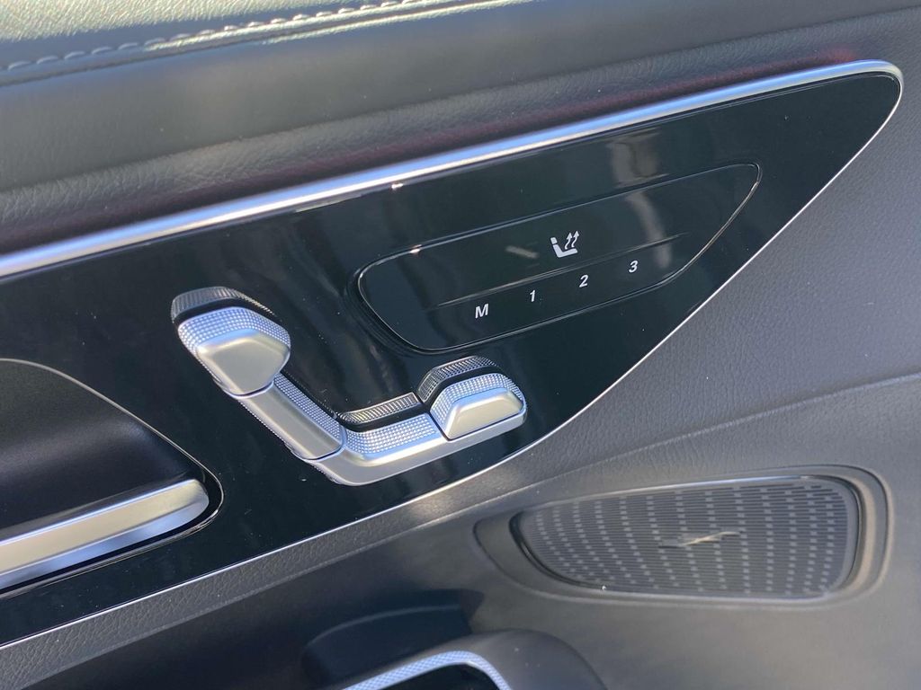 Thumbnail: 2025 Mercedes-Benz GLC - 19