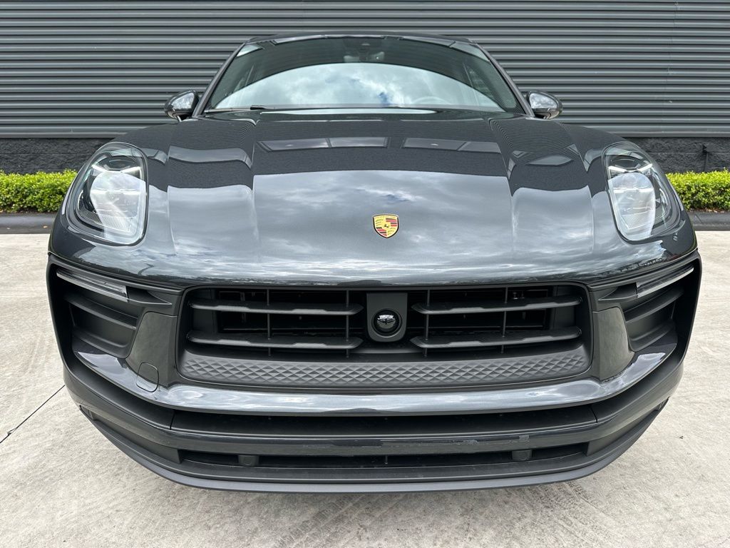 Thumbnail: 2026 Porsche Macan - 8