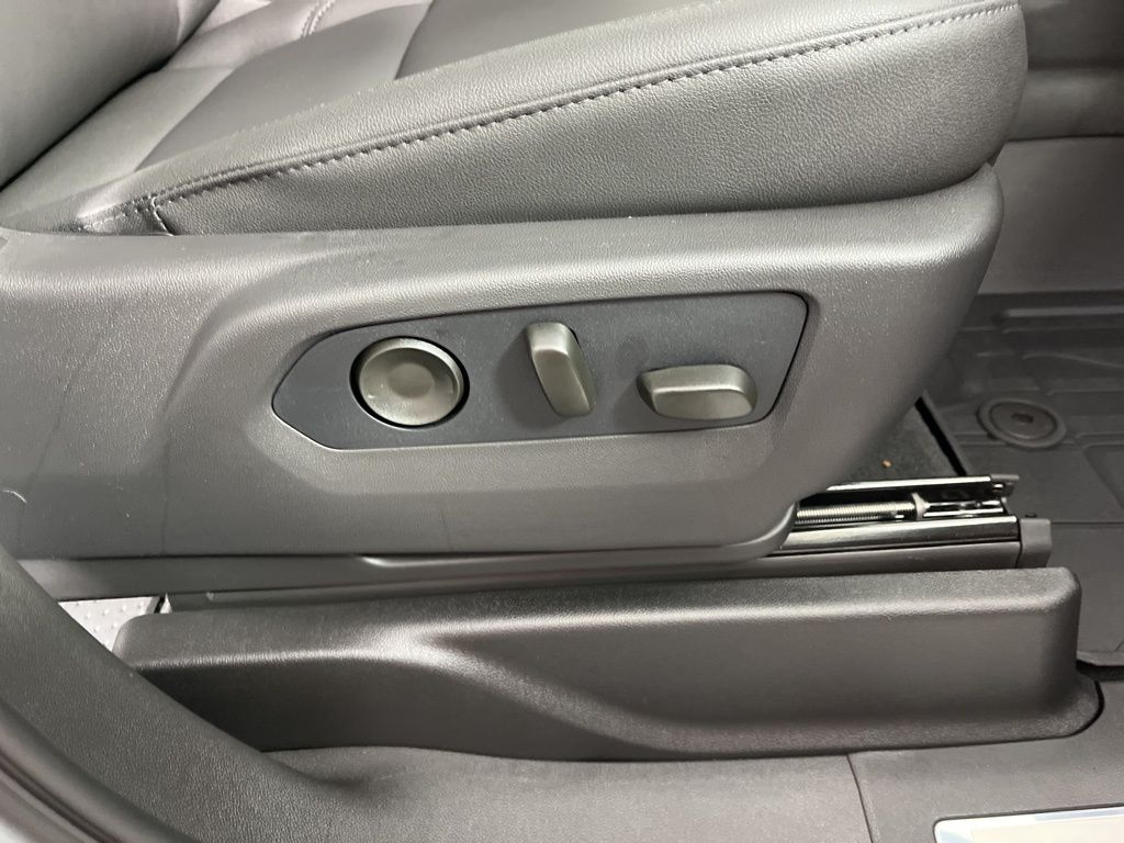 Thumbnail: 2026 Chevrolet Suburban - 10