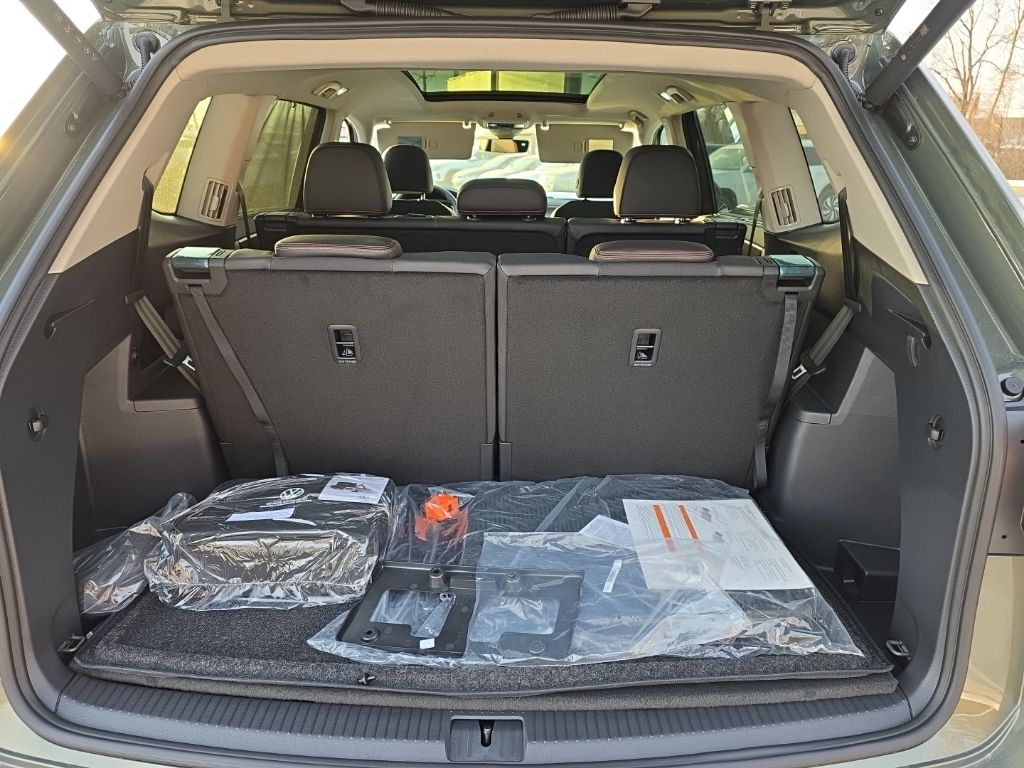 2026 Volkswagen Atlas 2.0T Peak Edition Green at Sutliff Volkswagen