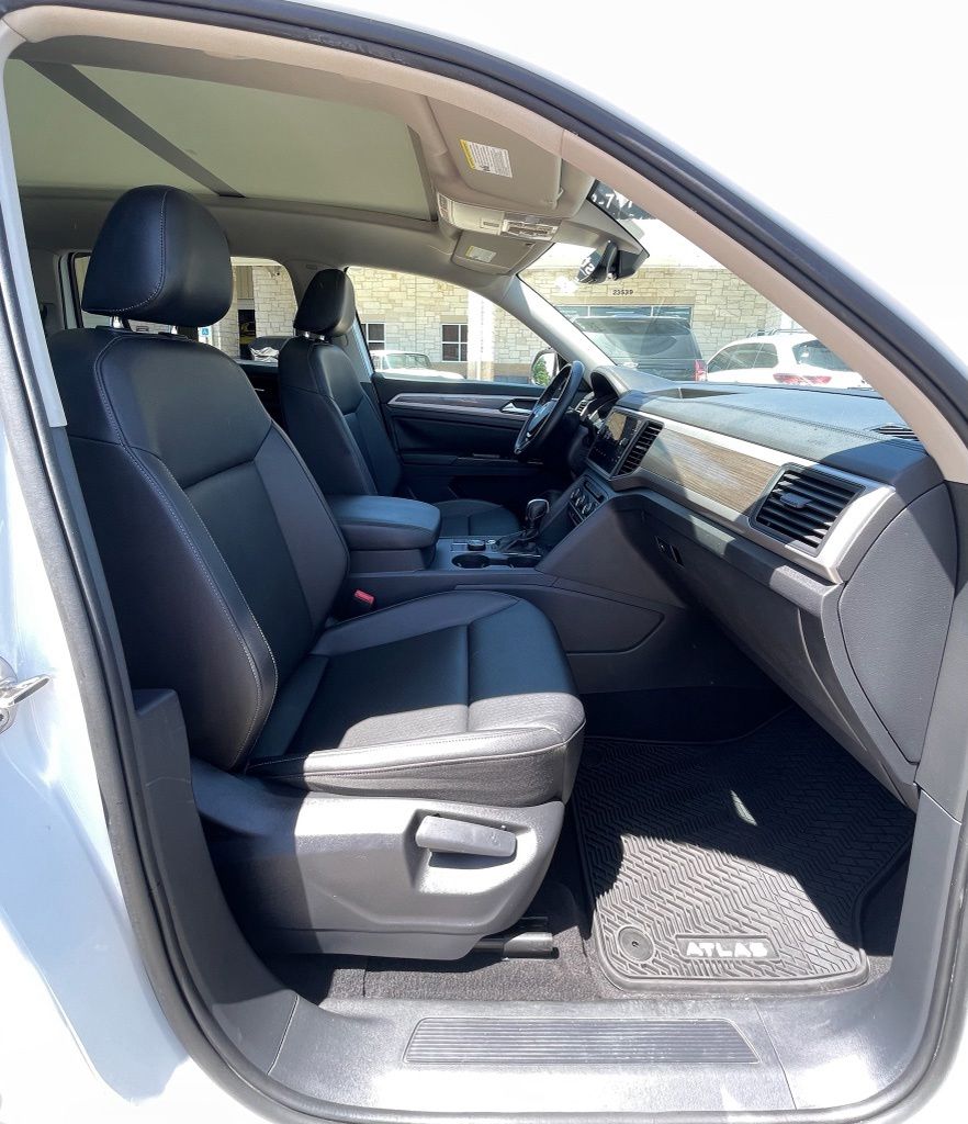 2020 Volkswagen Atlas 3.6L V6 SE White at Community Kia