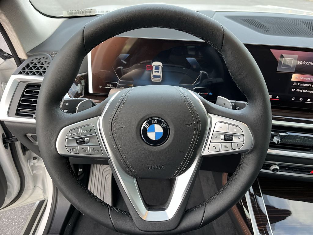 Thumbnail: 2026 BMW X7 - 14