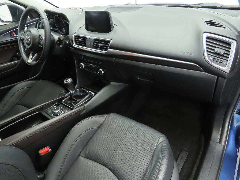 Thumbnail: 2018 Mazda Mazda3 - 17