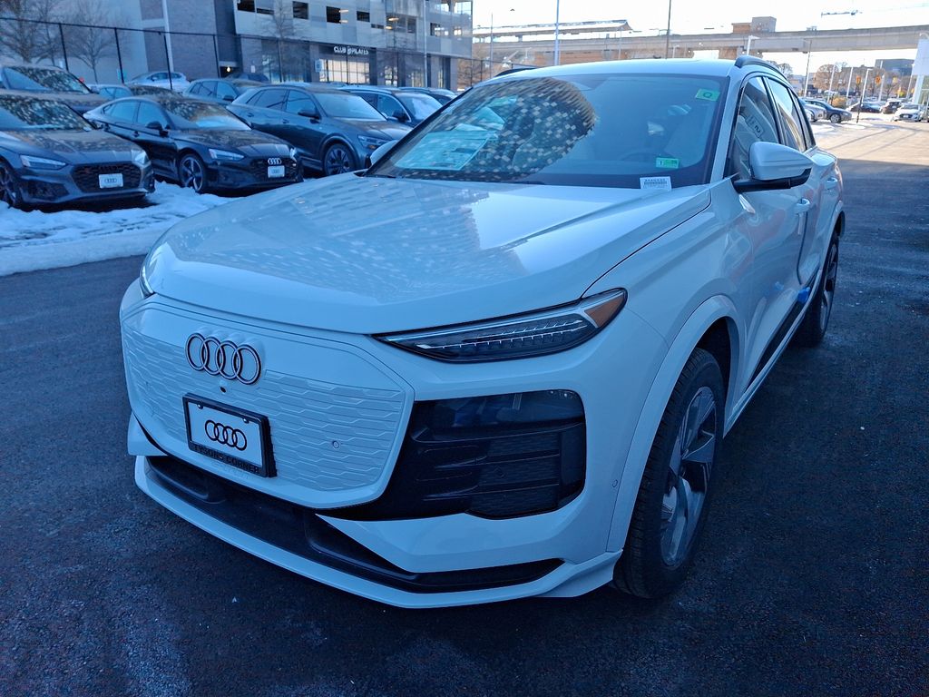 2025 Audi e-tron Premium -
                Vienna, VA