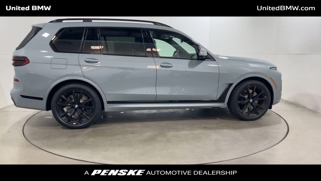Thumbnail: 2026 BMW X7 - 9