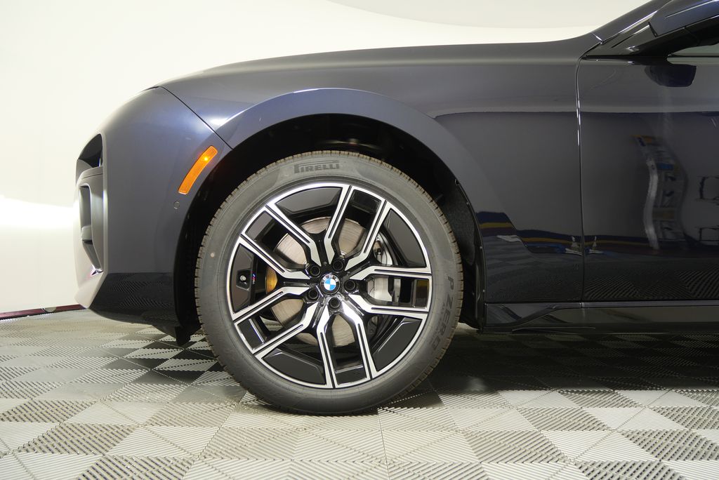 Thumbnail: 2025 BMW 7 Series - 7