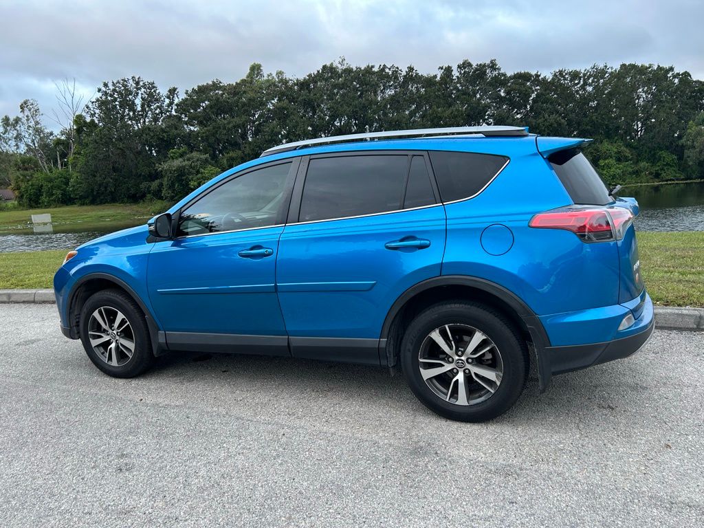 Thumbnail: 2018 Toyota RAV4 - 3