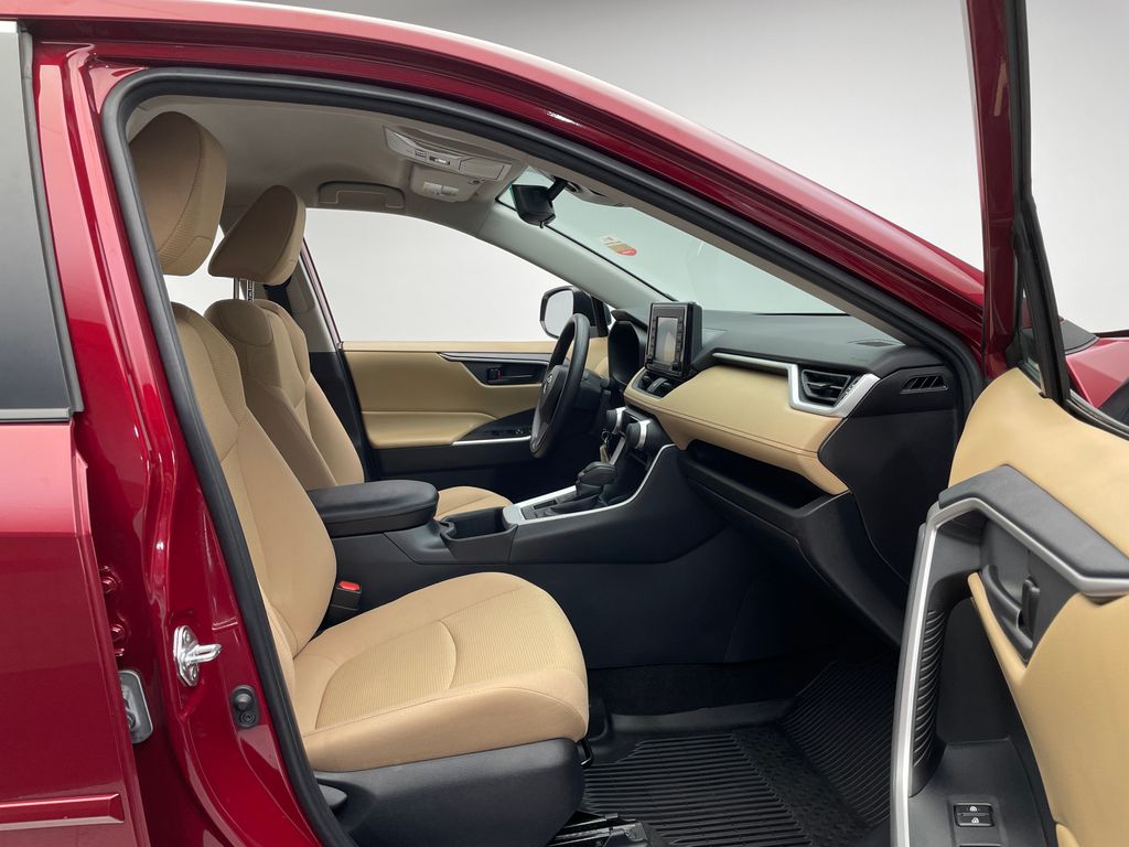 2022 Toyota RAV4 LE 16