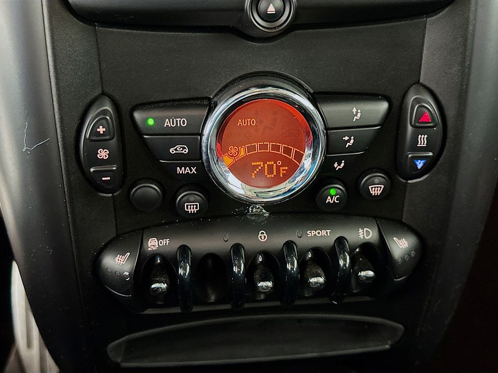 Thumbnail: 2013 MINI Cooper Countryman - 14