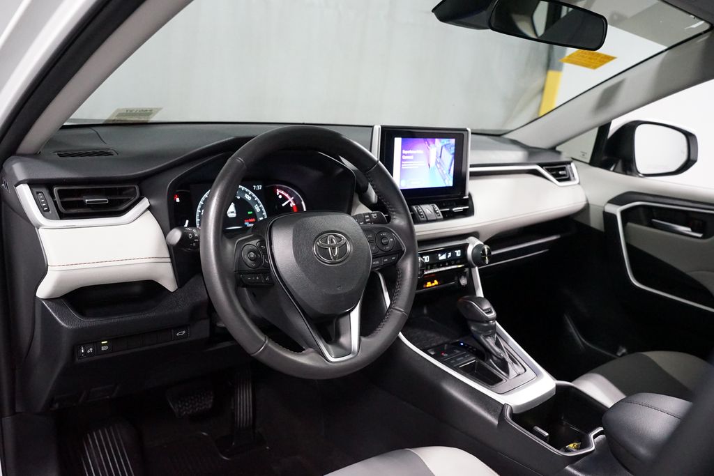 Thumbnail: 2025 Toyota RAV4 - 11