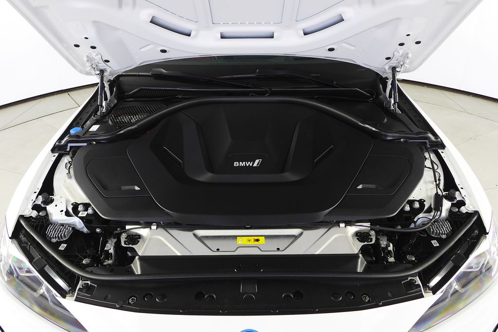 Thumbnail: 2023 BMW i4 - 6