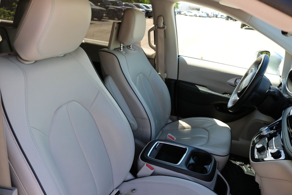 Used Car 2018 Chrysler Pacifica Hybrid  Limited For Sale Under $25,000 In Austin, Texas