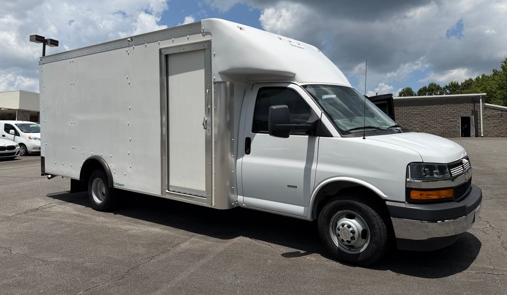Summit White 2022 Chevrolet Express Chassis Van Rear-Wheel Drive 6-Speed Automatic Overdrive