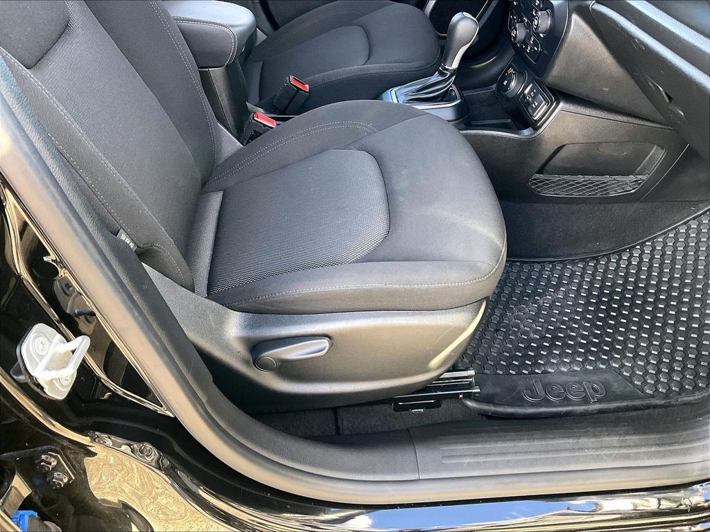 2023 Jeep Renegade — photo 32