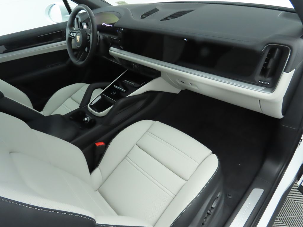 Thumbnail: 2025 Porsche Cayenne - 21