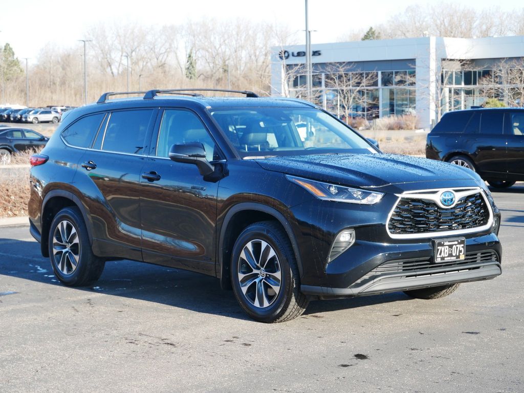 Midnight Black Metallic 2021 Toyota Highlander Hybrid XLE AWD SUV / Crossover All-Wheel Drive Continuously Variable Transmission