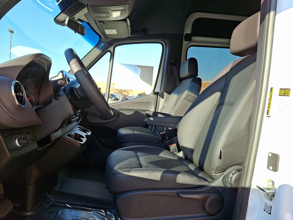 Thumbnail: 2026 Mercedes-Benz Sprinter - 9