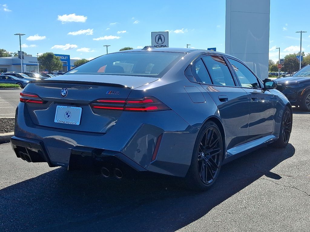 Thumbnail: 2026 BMW M5 - 4