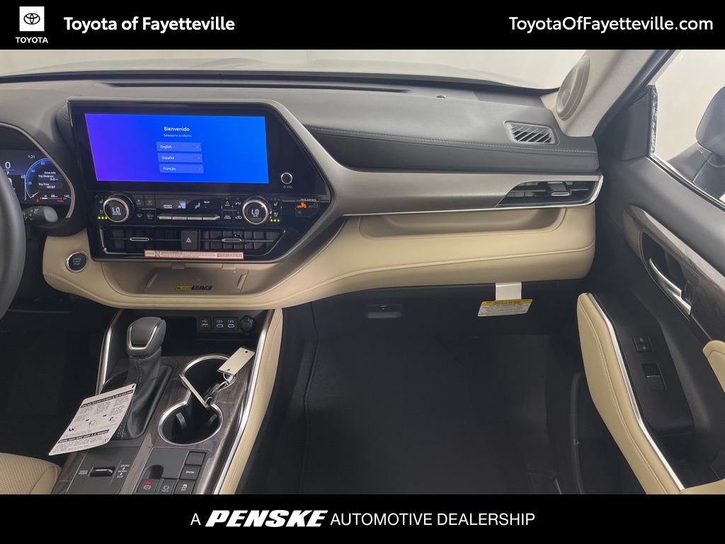 Thumbnail: 2025 Toyota Highlander - 11