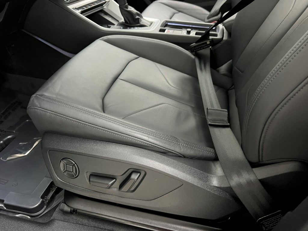 Thumbnail: 2025 Audi Q3 - 25