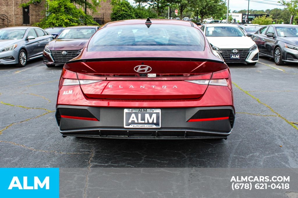 Used 2025 Red Hyundai SEL Sport image 9