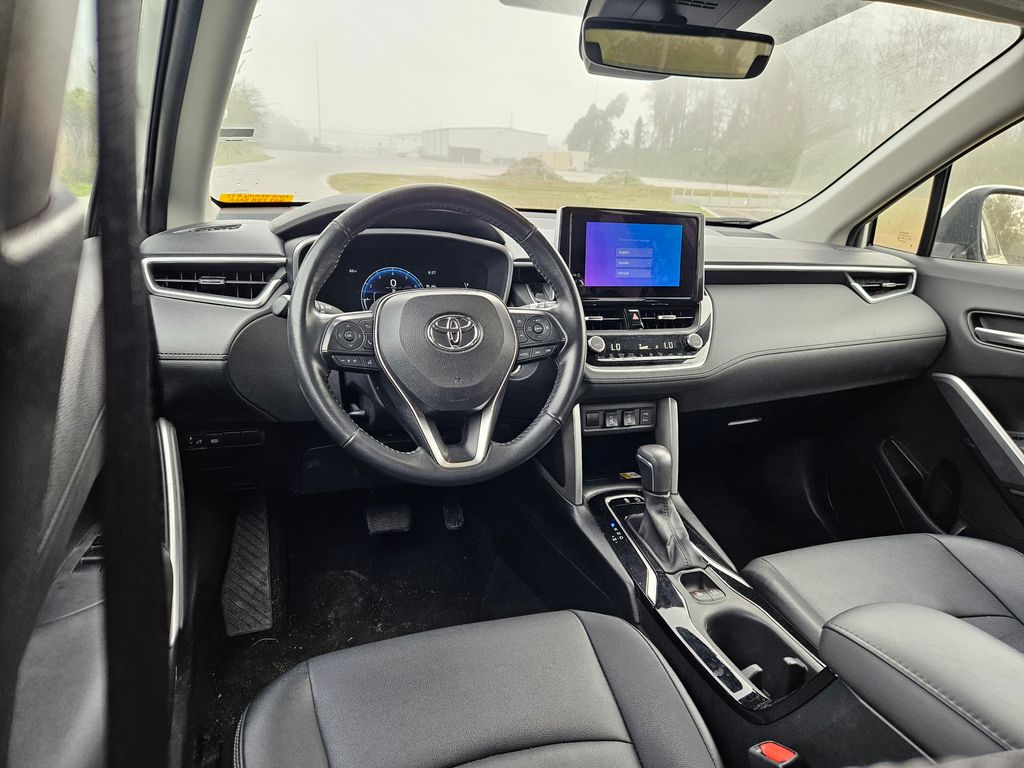 2023 Toyota Corolla Cross XLE 12