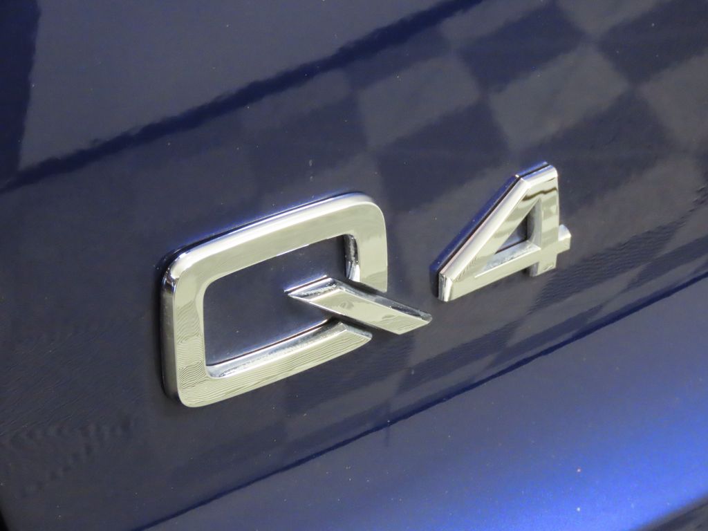 Thumbnail: 2023 Audi Q4 e-tron - 9