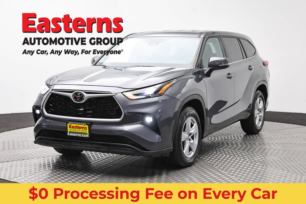 2024 Toyota Highlander LE FWD's photo