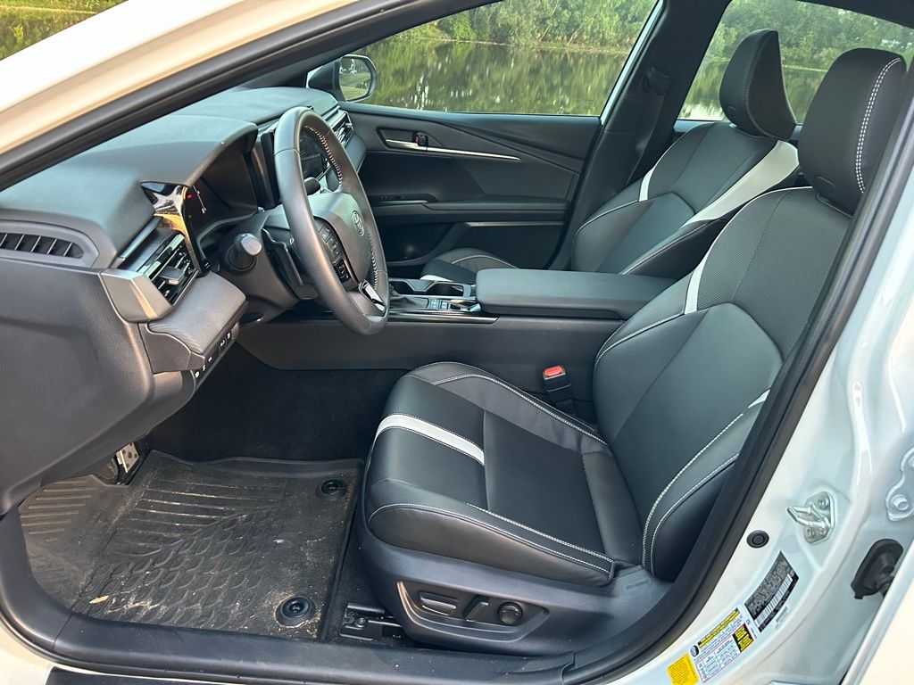 2025 Toyota Camry SE 14