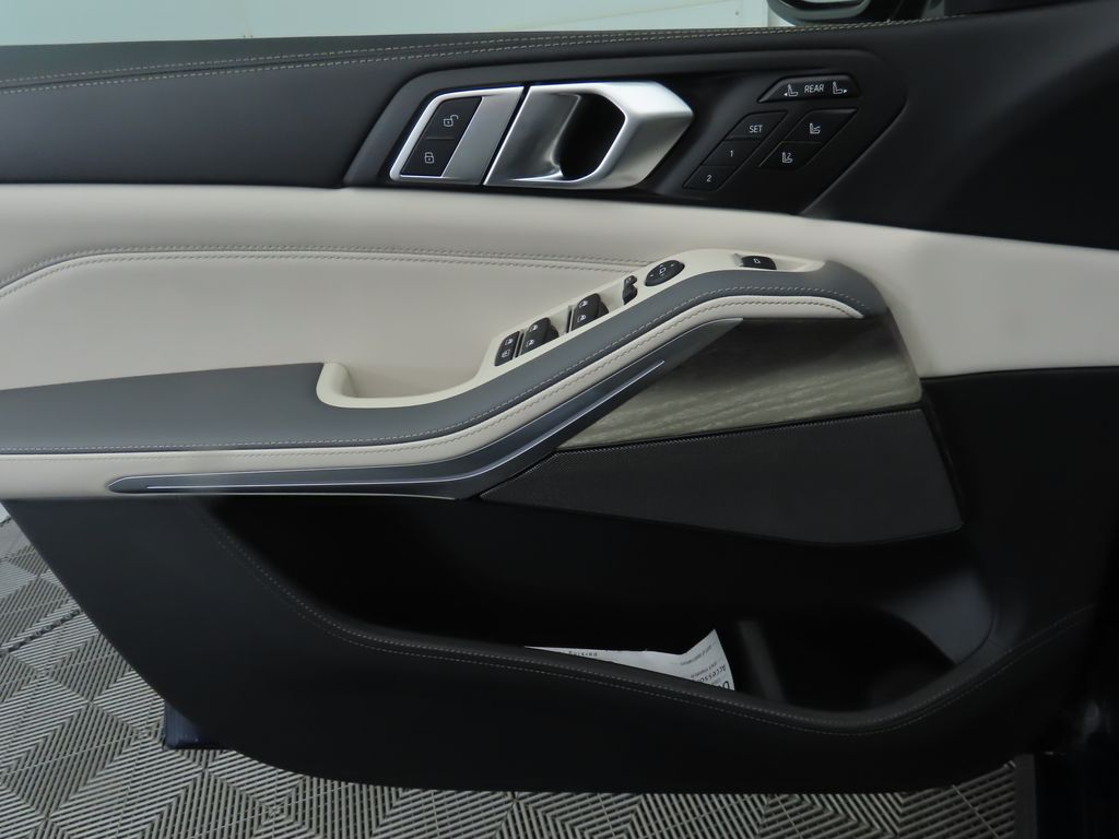 Thumbnail: 2026 BMW X7 - 26