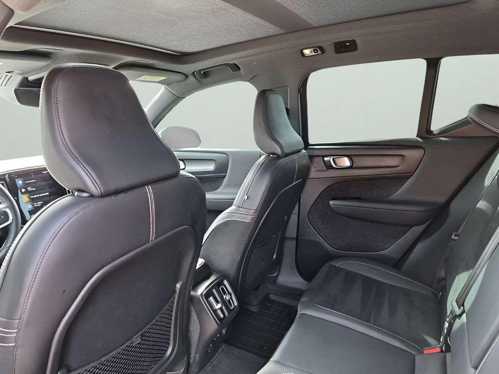 Used Car 2022 Volvo Xc40  R-design For Sale Under $25,000 In Austin, Texas