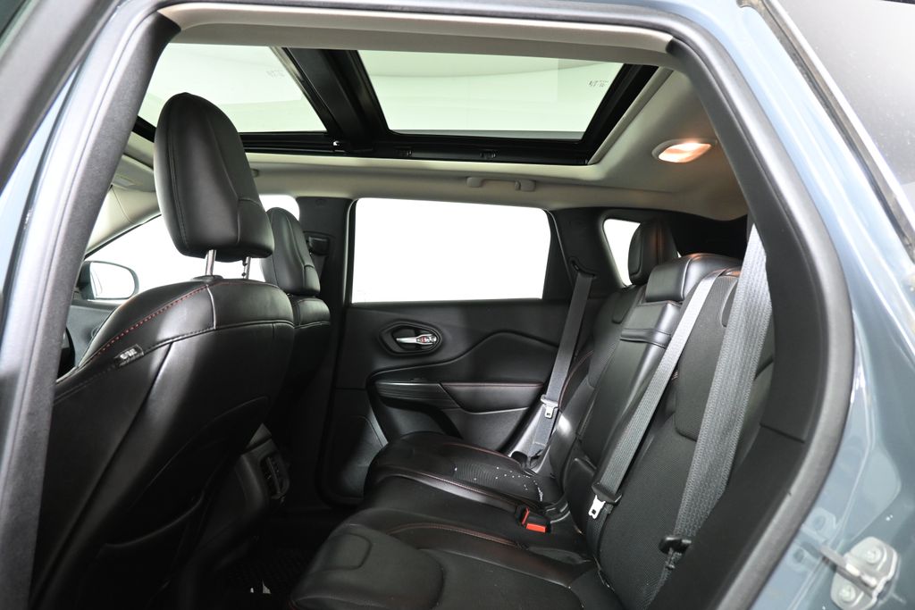Thumbnail: 2015 Jeep Cherokee - 7