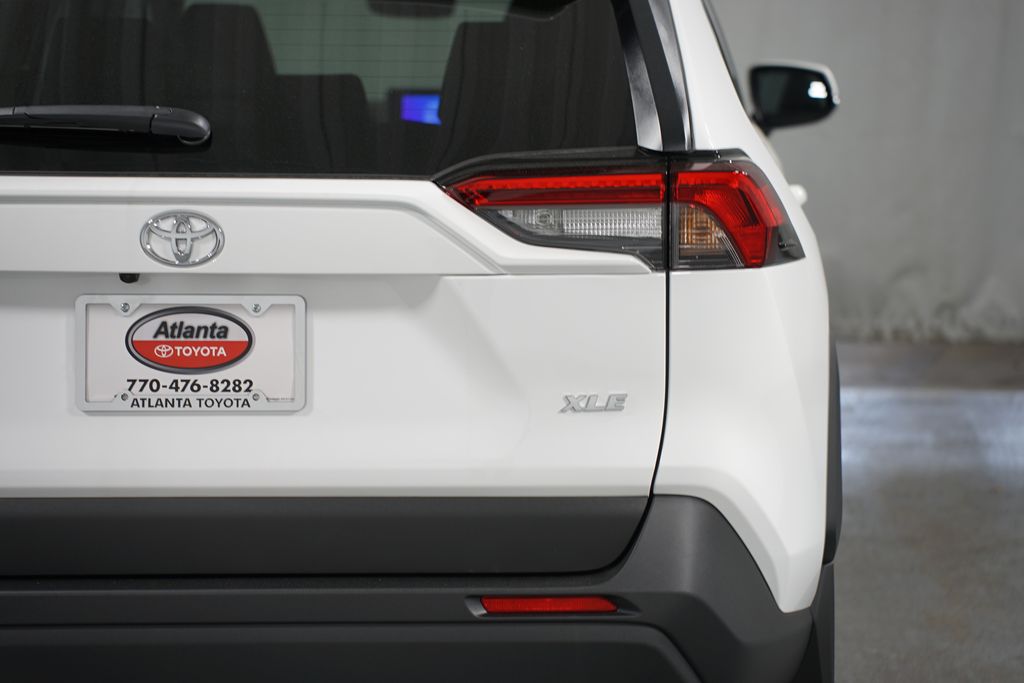 2025 Toyota RAV4 XLE 10