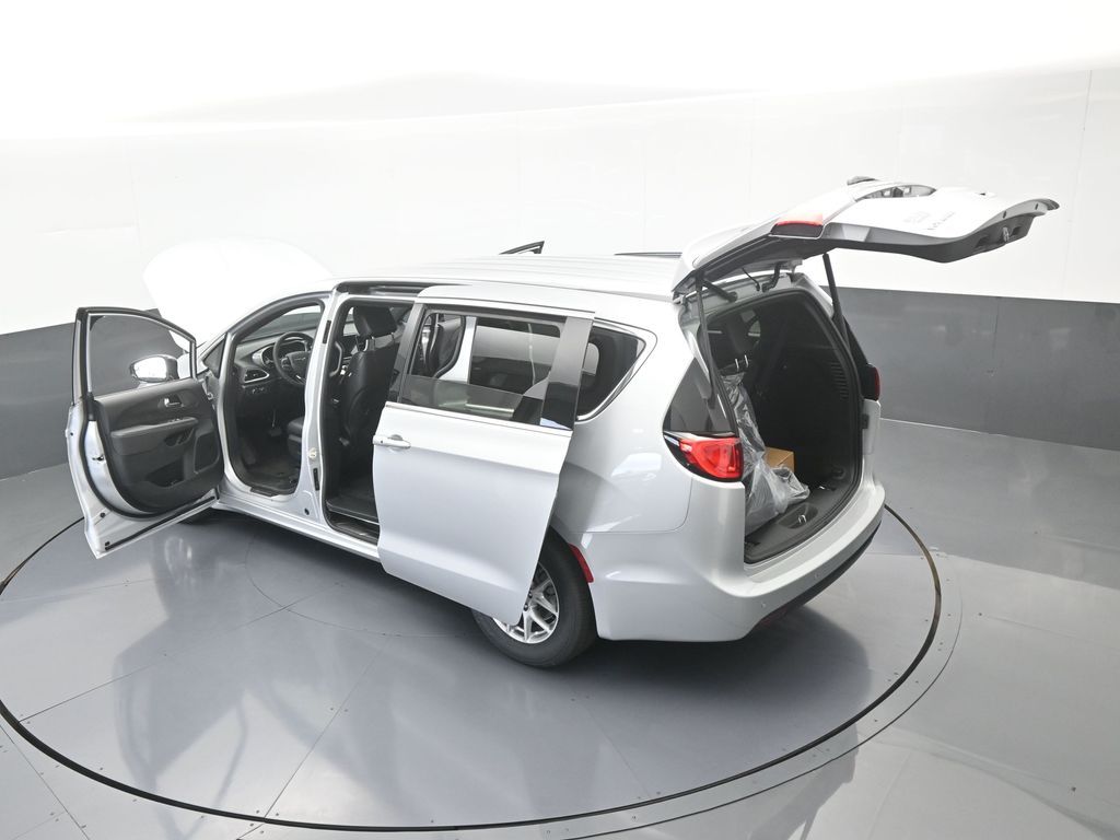 New 2026 Silver Mist Clearcoat Chrysler LX image 63