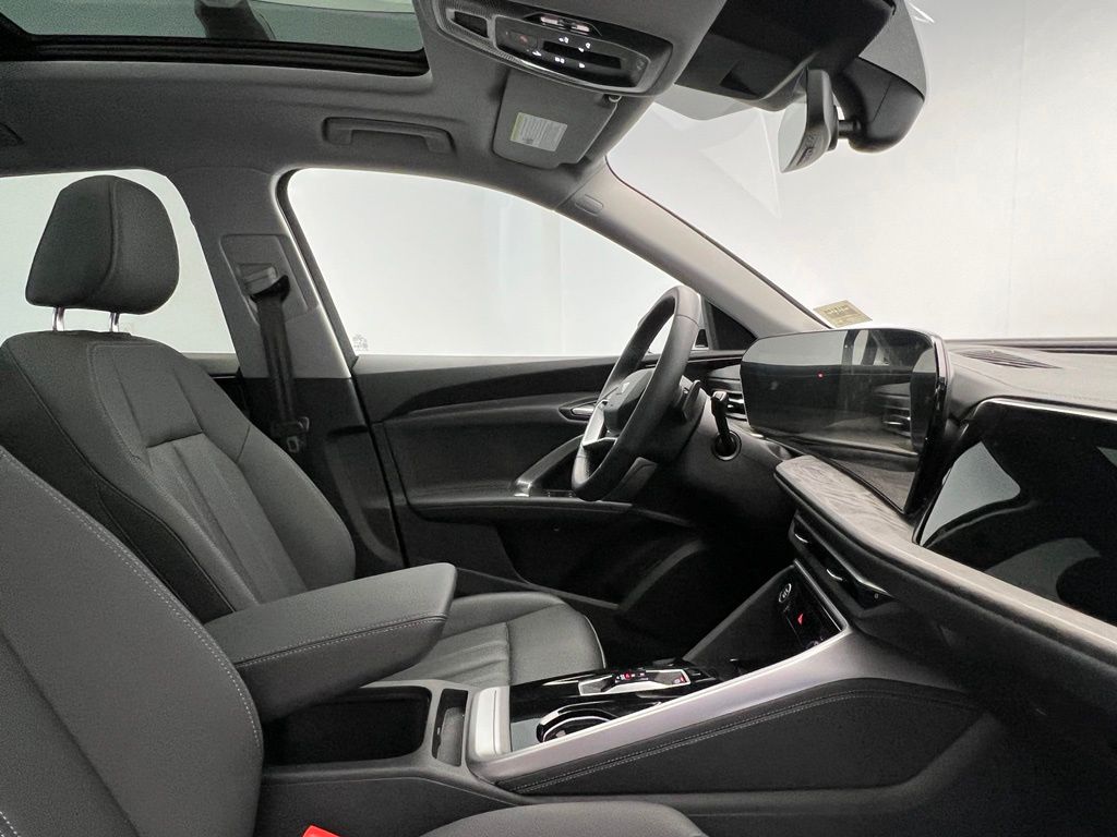 Thumbnail: 2025 Audi Q5 - 6