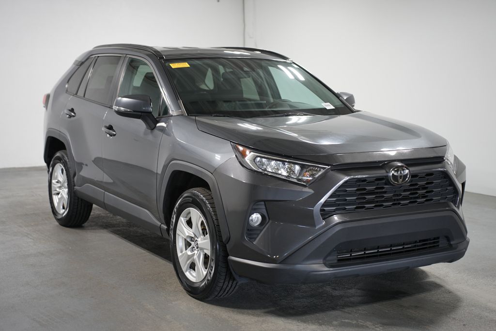 2021 Toyota RAV4 XLE 3