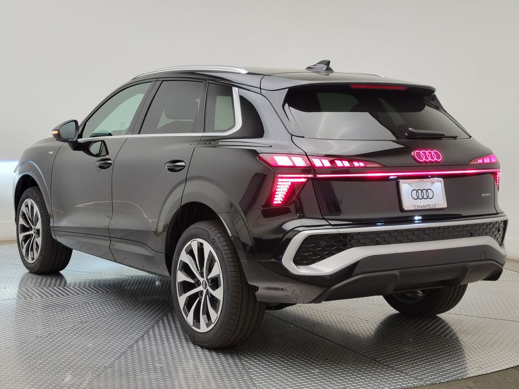 Thumbnail: 2026 Audi Q3 - 4