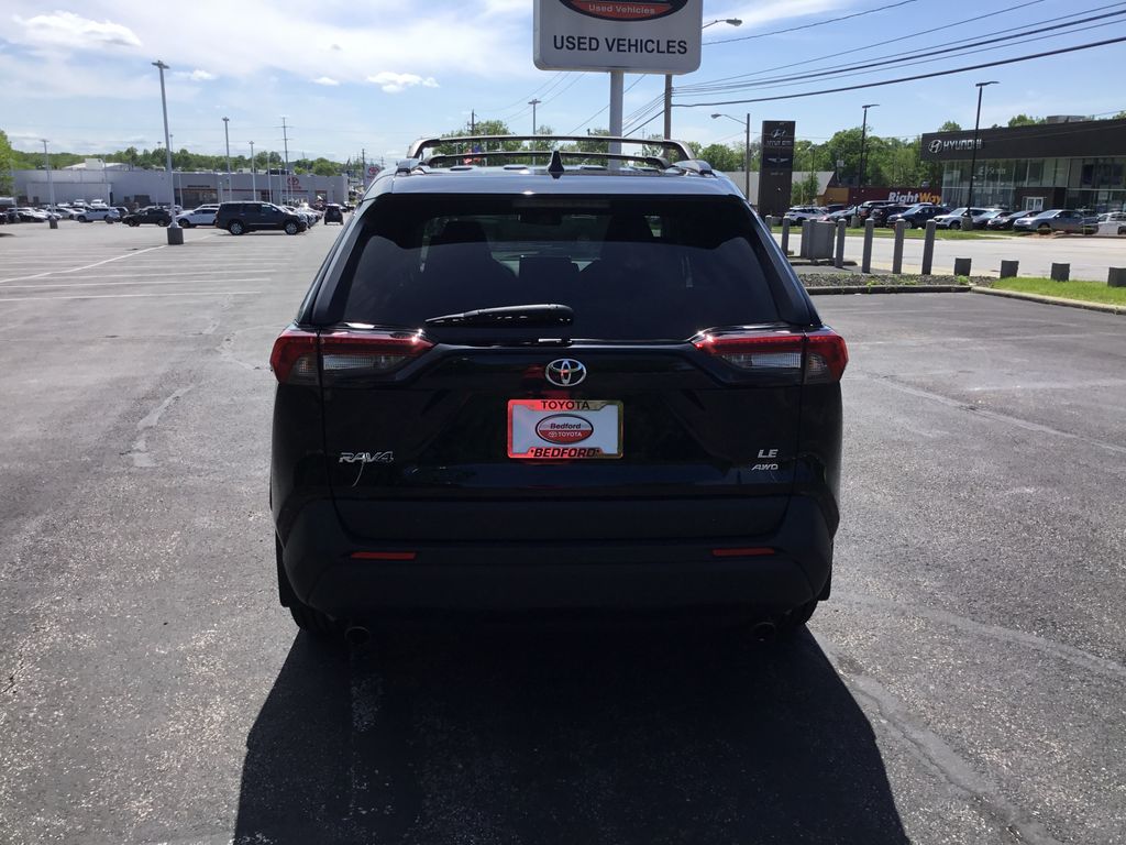 2021 Toyota RAV4 LE 4