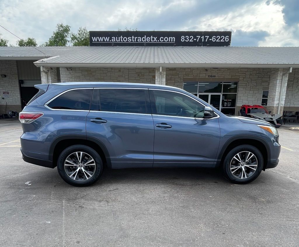 2016 Toyota Highlander XLE V6 Blue at Gullo Toyota